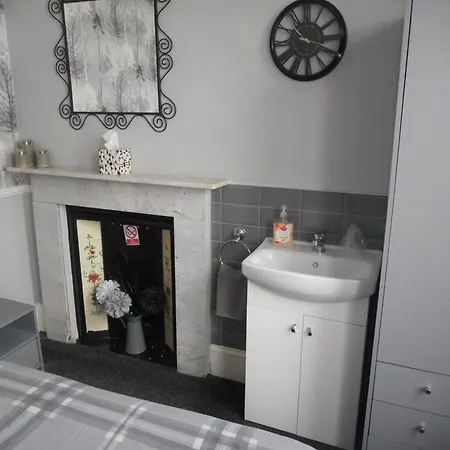 The George B&B-3